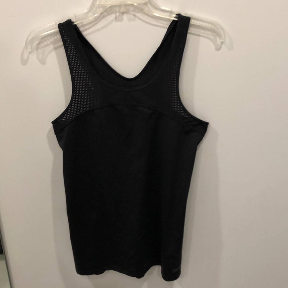 Black nike workout tank